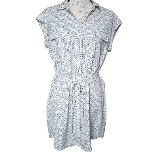 Express Dresses & Skirts - Express Women's Size Medium Petite Cream Gray Pattern Button Down Shirt Dress